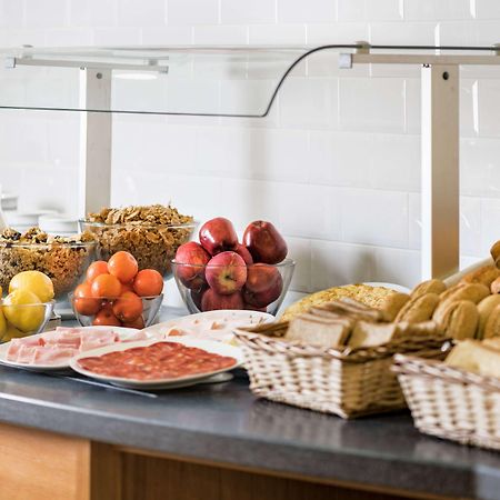 Ramada By Wyndham Madrid Tres Cantos Eksteriør bilde
