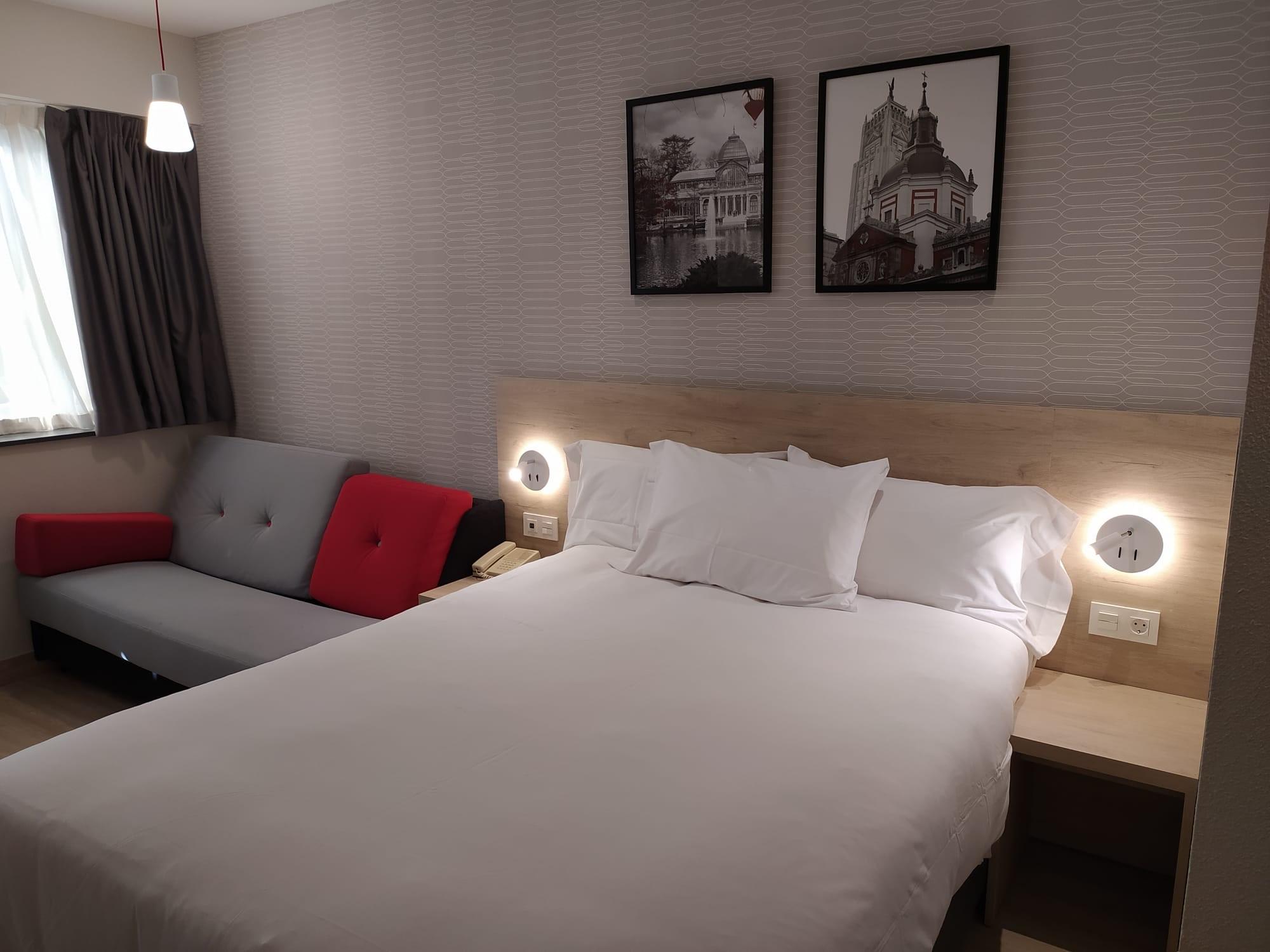 Ramada By Wyndham Madrid Tres Cantos Eksteriør bilde