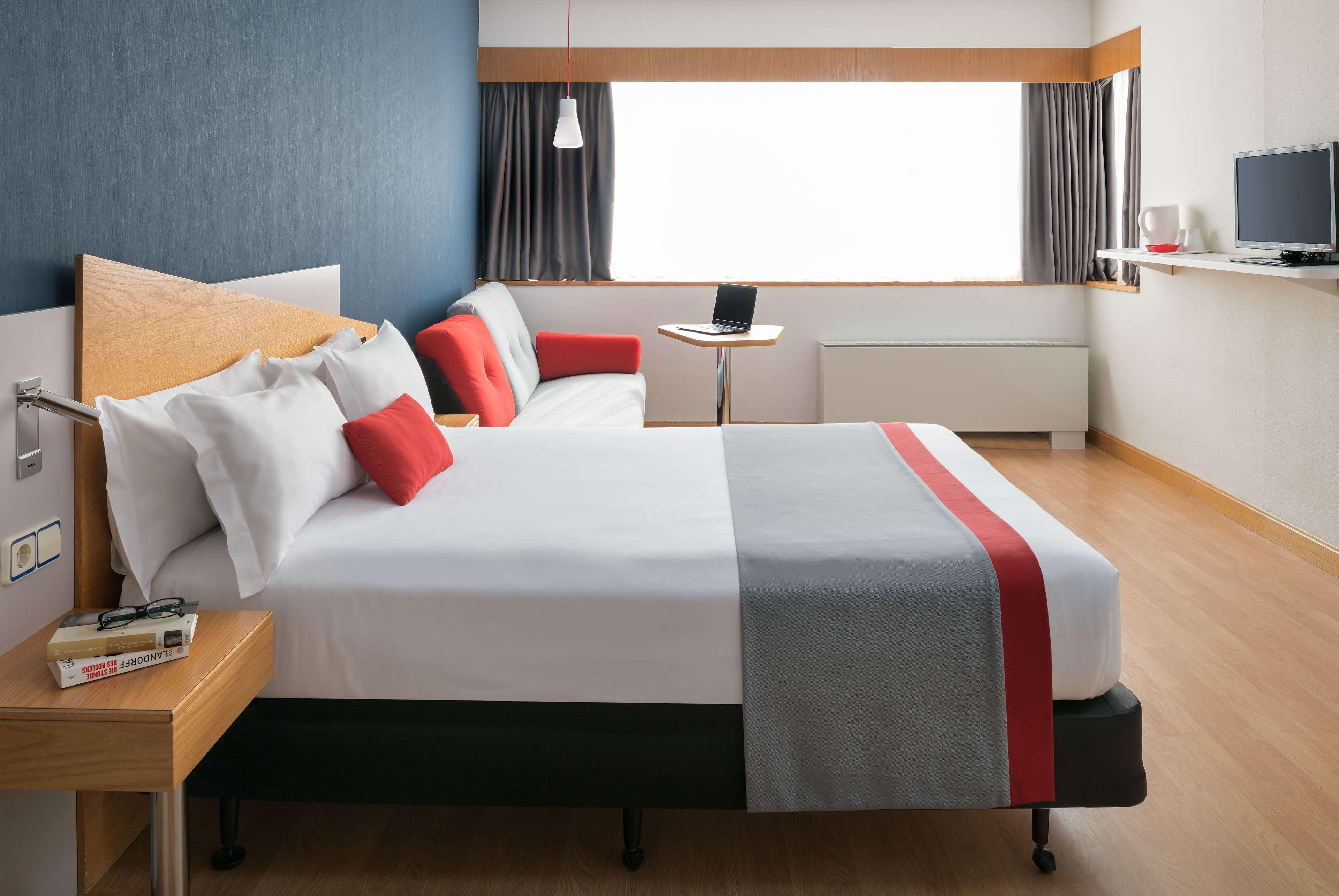 Ramada By Wyndham Madrid Tres Cantos Eksteriør bilde