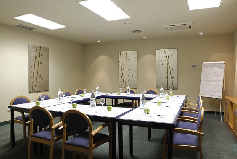 Ramada By Wyndham Madrid Tres Cantos Eksteriør bilde