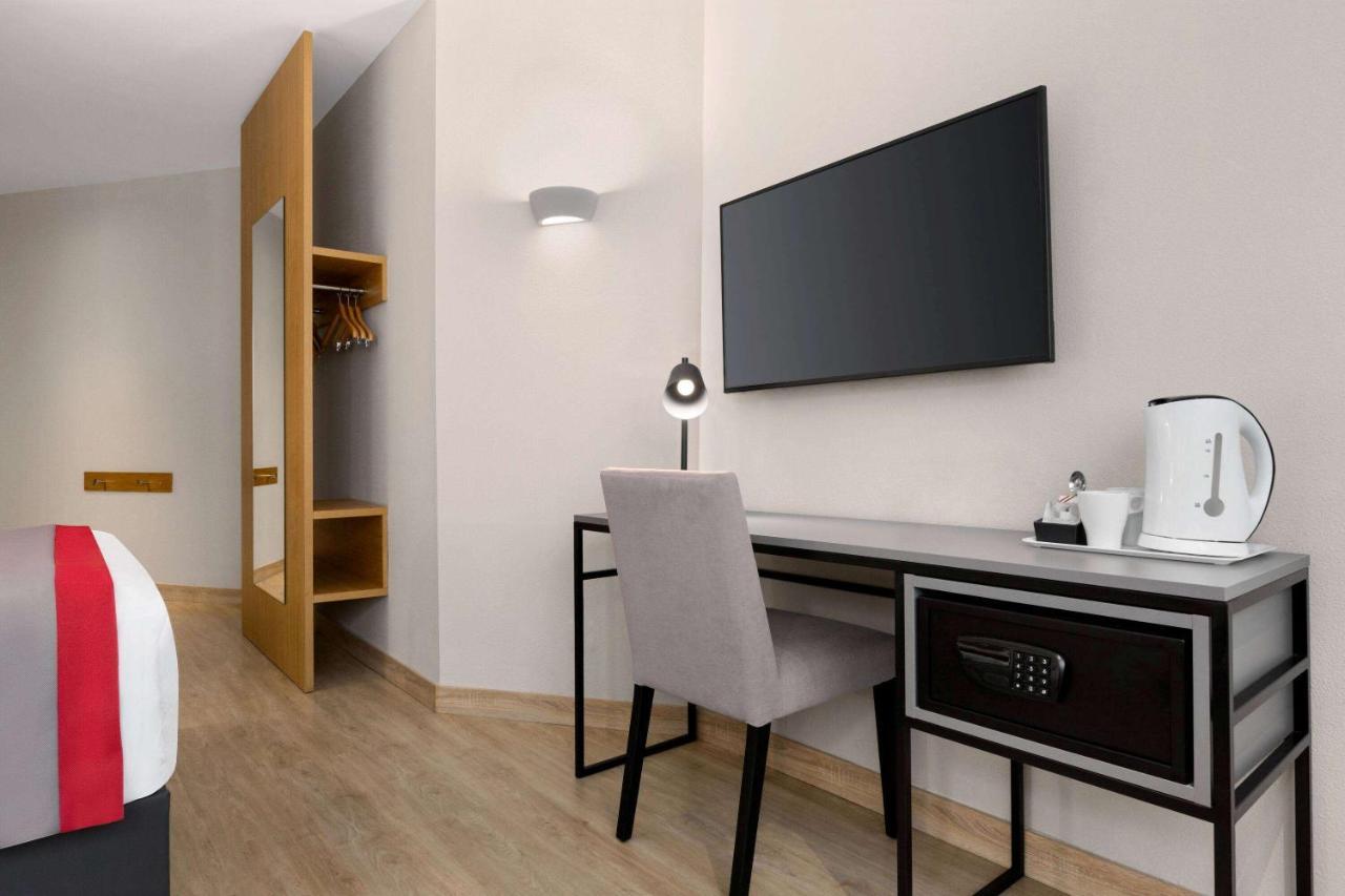Ramada By Wyndham Madrid Tres Cantos Eksteriør bilde